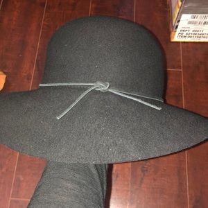 Wool wide brimmed hat